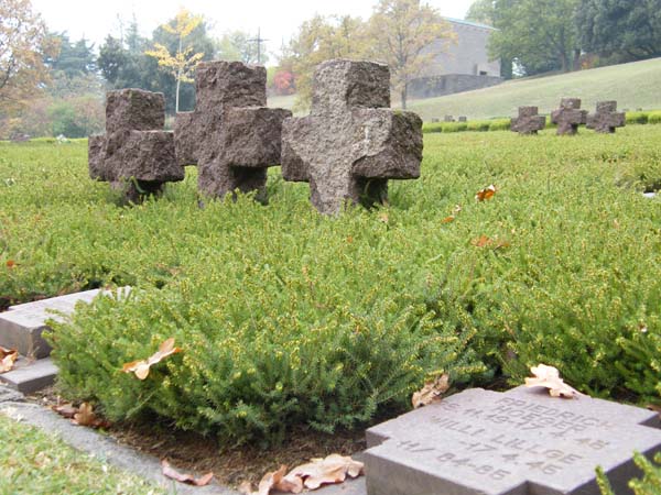 Gräber gefallener deutscher Soldaten des 2. Weltkriegs in Costermano (Italien)